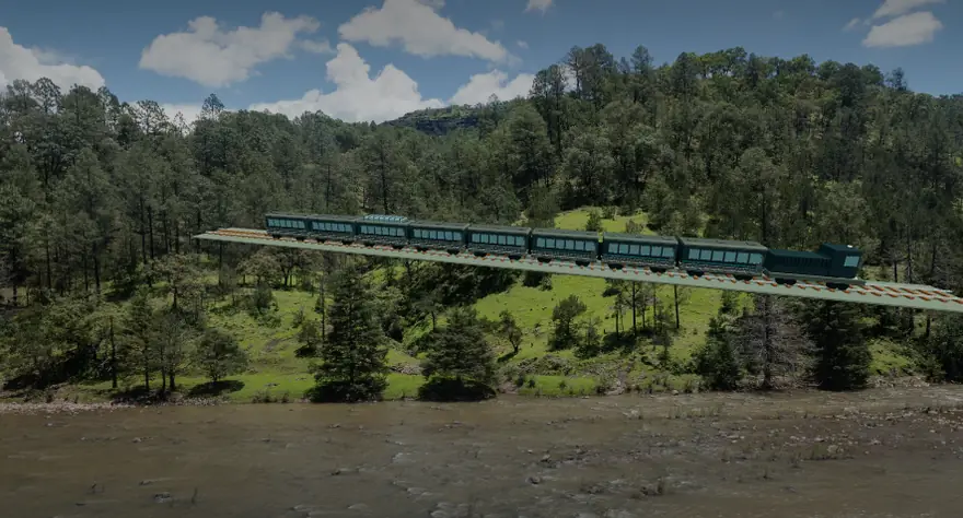 El Chepe Express visto por fuera, cruzando la Sierra Tarahumara